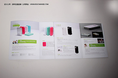 主振設(shè)計公司為手機電子行業(yè)完成產(chǎn)品畫冊設(shè)計，融合專業(yè)攝影與平面設(shè)計